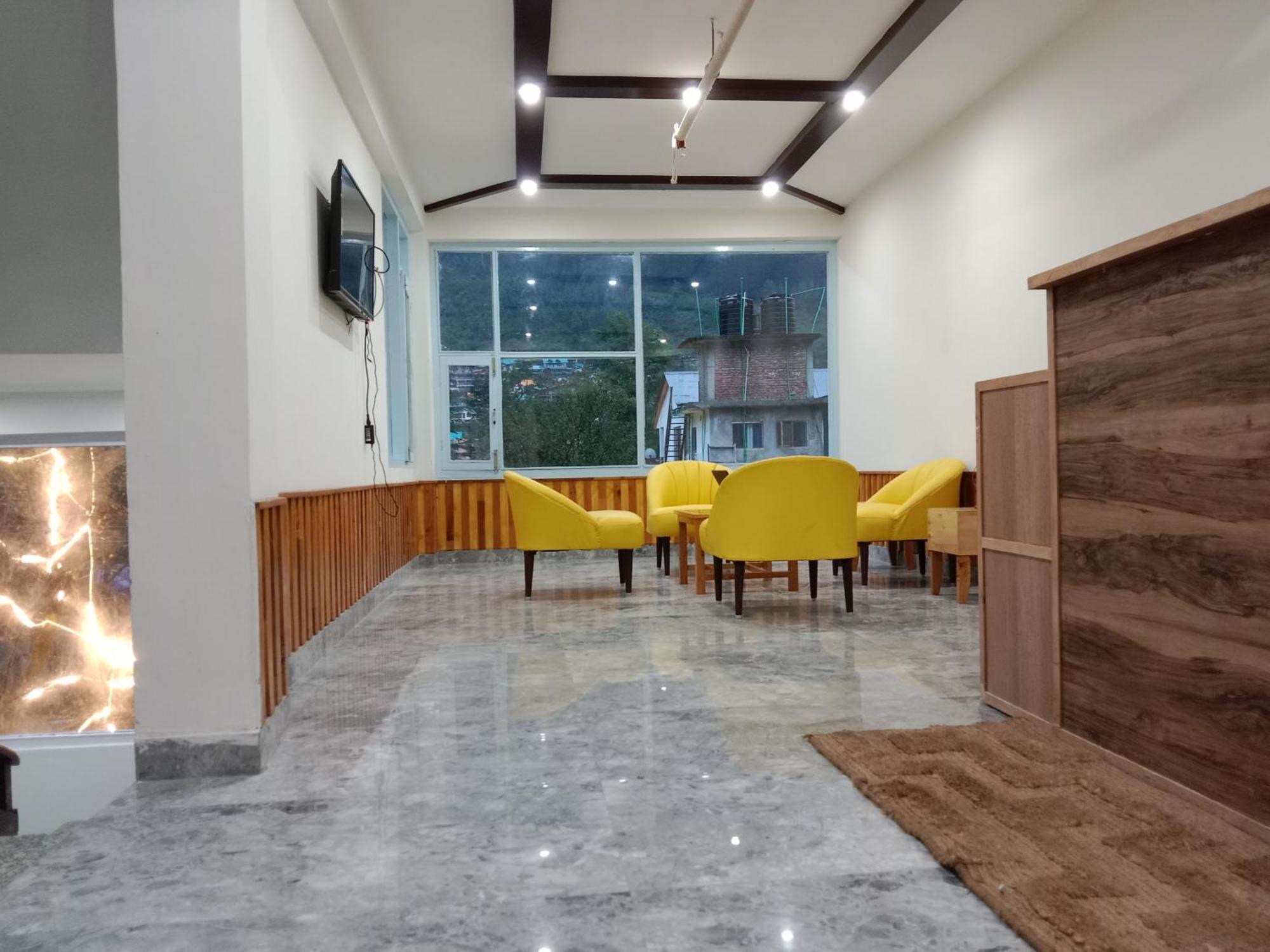Hotel Apple Flower Manāli Zewnętrze zdjęcie