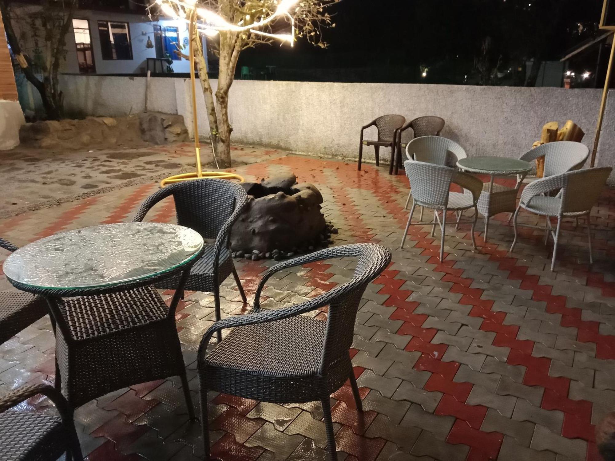 Hotel Apple Flower Manāli Zewnętrze zdjęcie