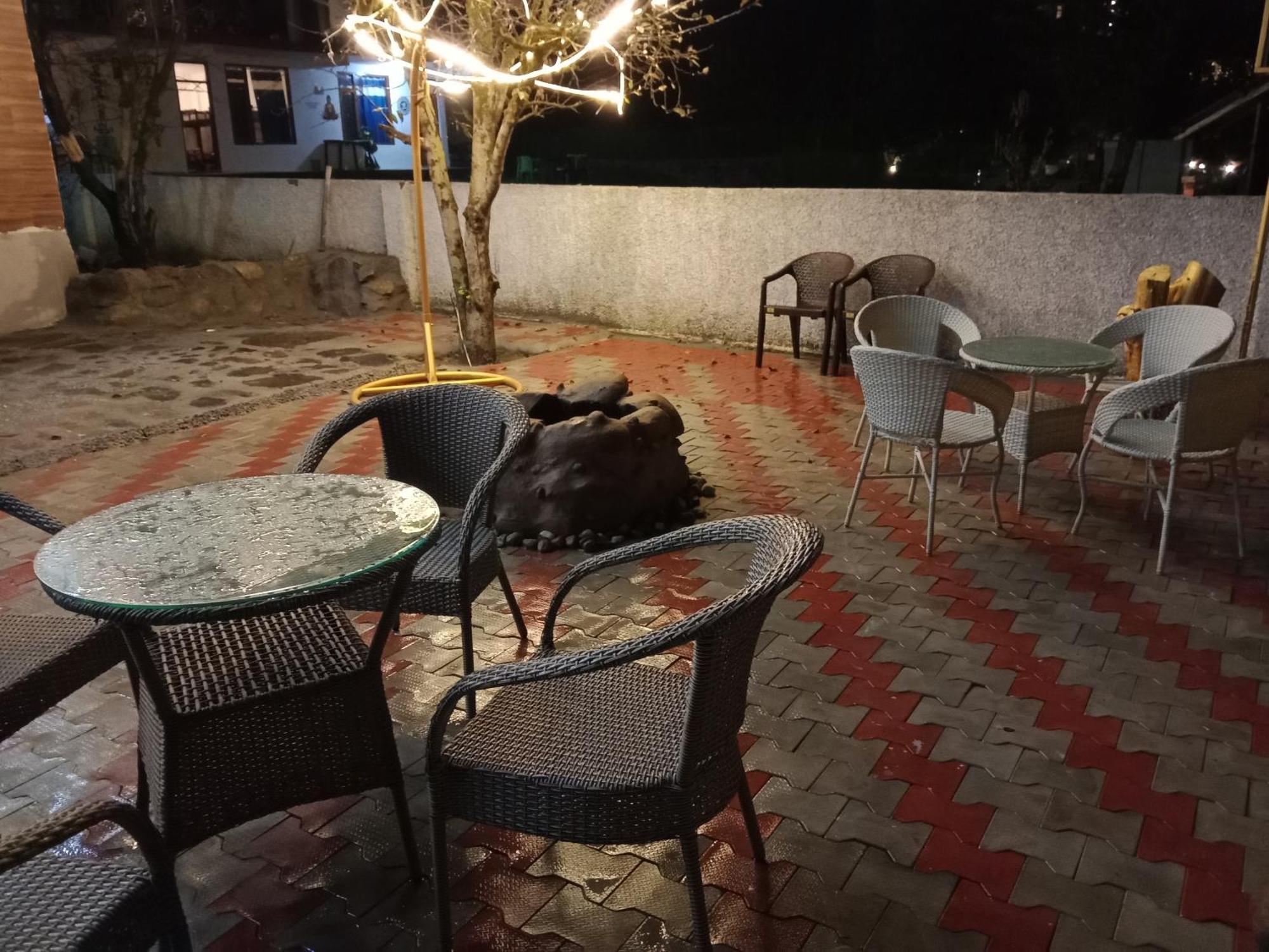 Hotel Apple Flower Manāli Zewnętrze zdjęcie