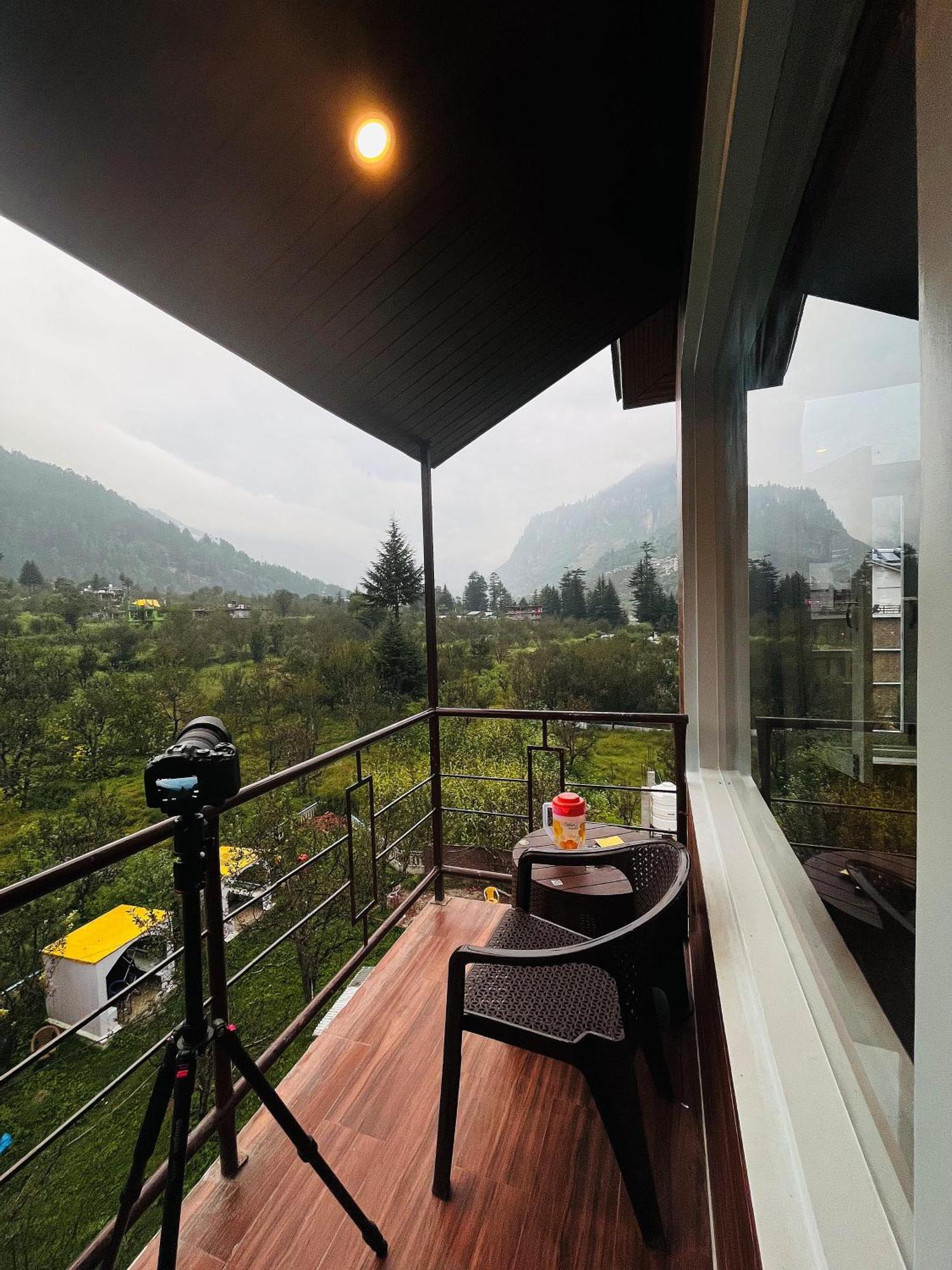 Hotel Apple Flower Manāli Zewnętrze zdjęcie