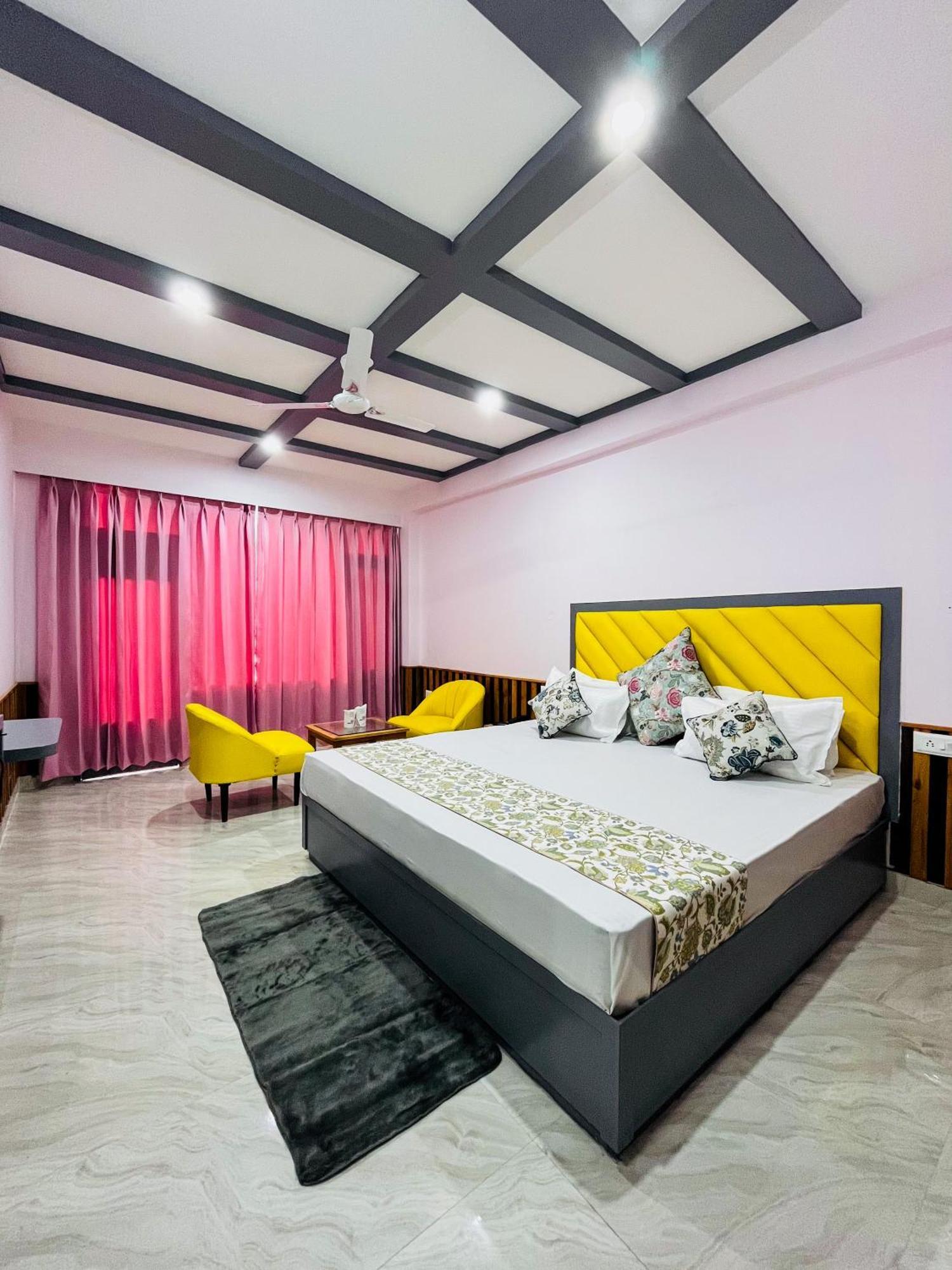 Hotel Apple Flower Manāli Zewnętrze zdjęcie