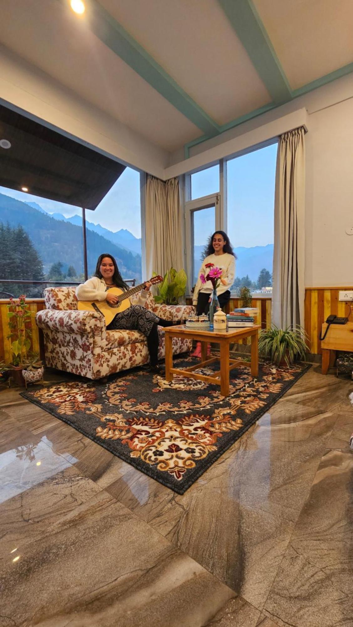 Hotel Apple Flower Manāli Zewnętrze zdjęcie